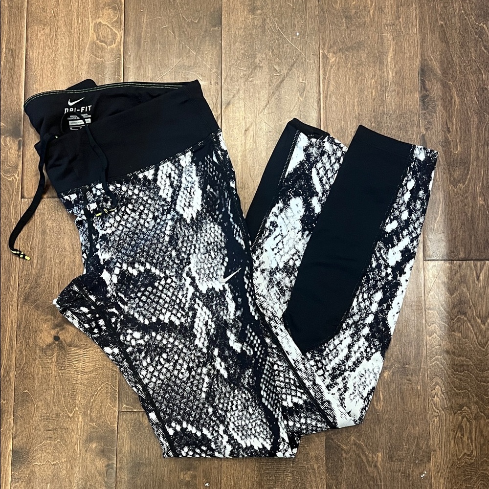 Nike Black and White Snake Print Leggings